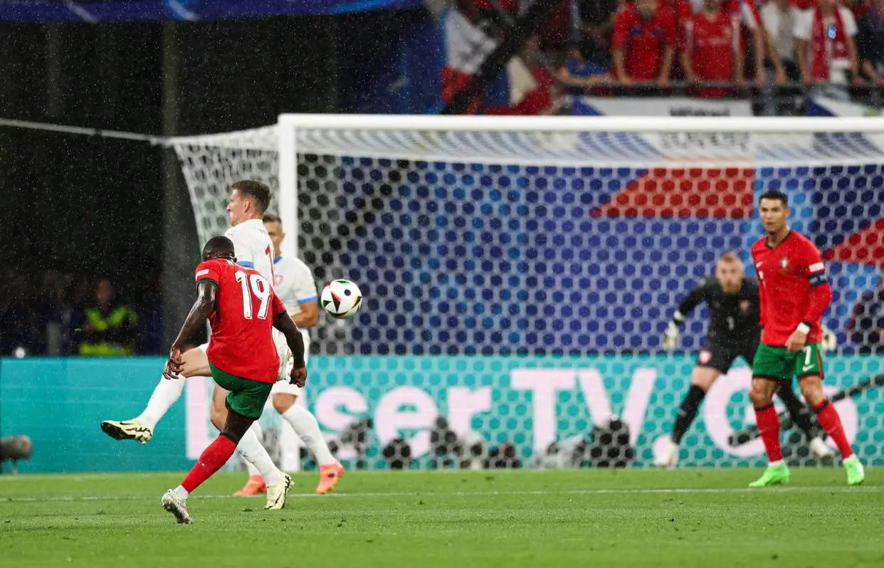 包含比利时逆转葡萄牙,挺进欧预赛半决赛的词条 包含比利时逆转葡萄牙,挺进欧预赛半决赛的词条