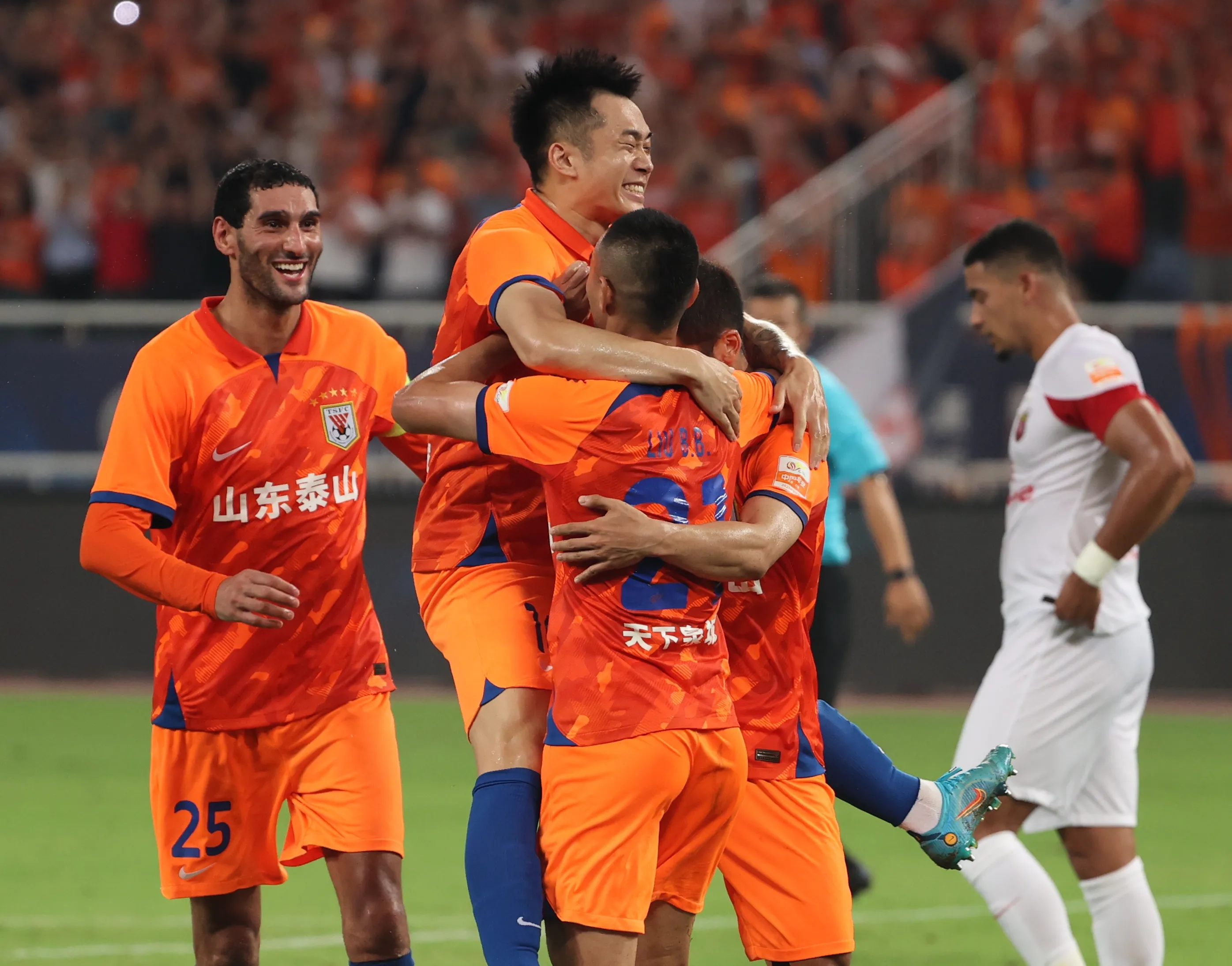 od体育官网-包含山东泰山成为本场最大亮点，亚冠瞬间破防，爆冷的词条