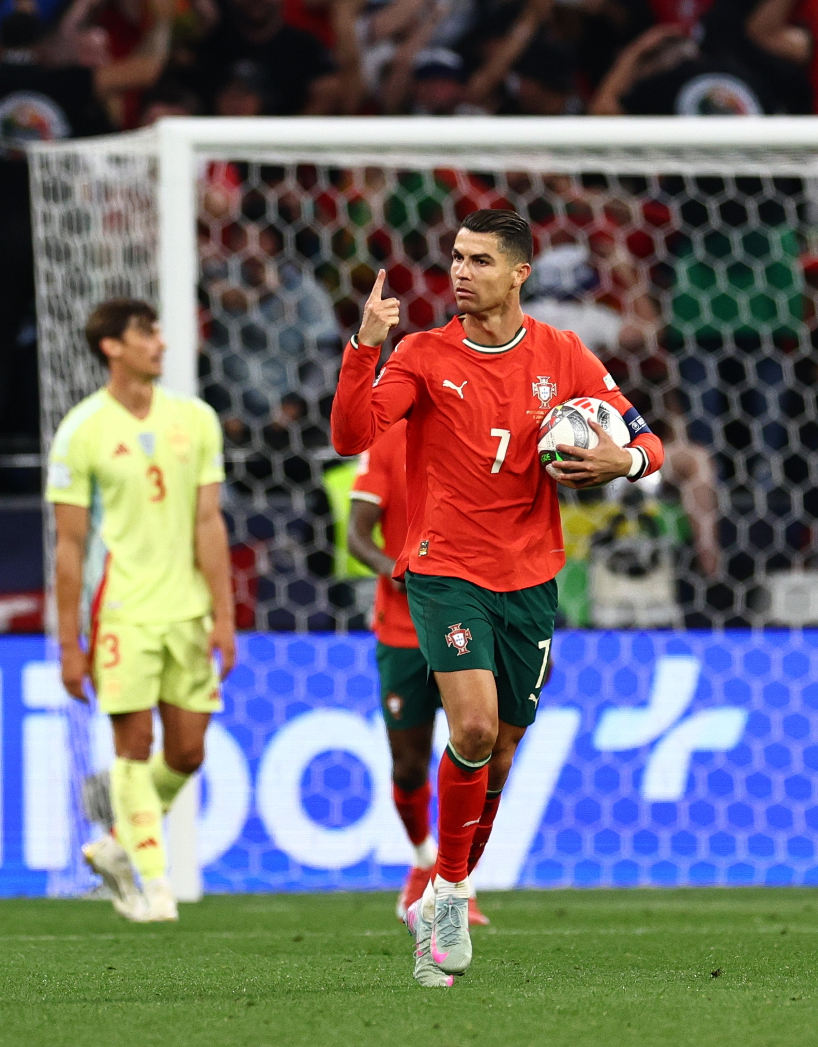 od体育在线登录-包含葡萄牙选手勇猛喷射，轻松过关斩将的词条