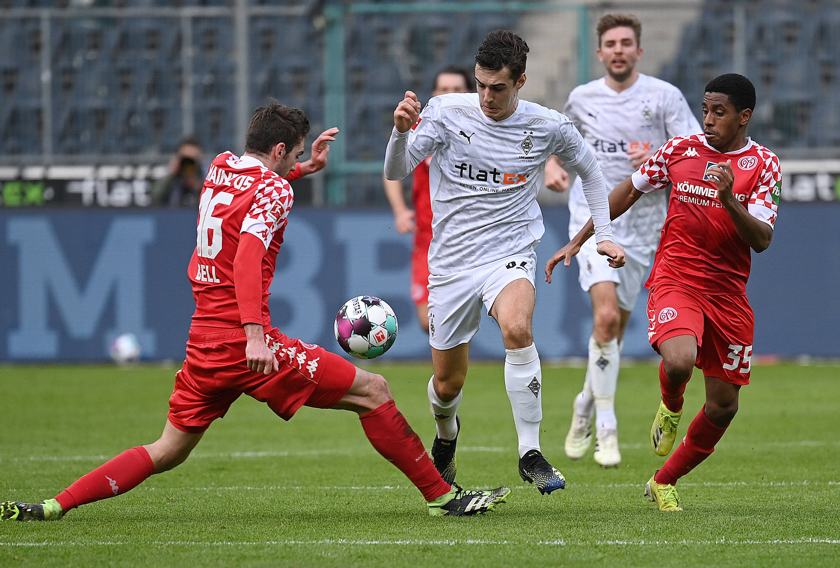 关于美因茨客场抢分,稳固住在危险区域!的信息 关于美因茨客场抢分,稳固住在危险区域!的信息