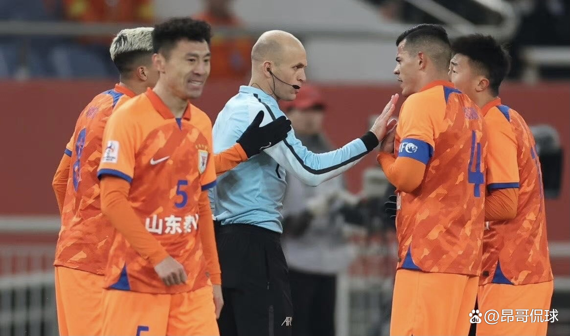 关于足球界传来喜讯,一场焦点对决引发球迷热议的信息 关于足球界传来喜讯,一场焦点对决引发球迷热议的信息