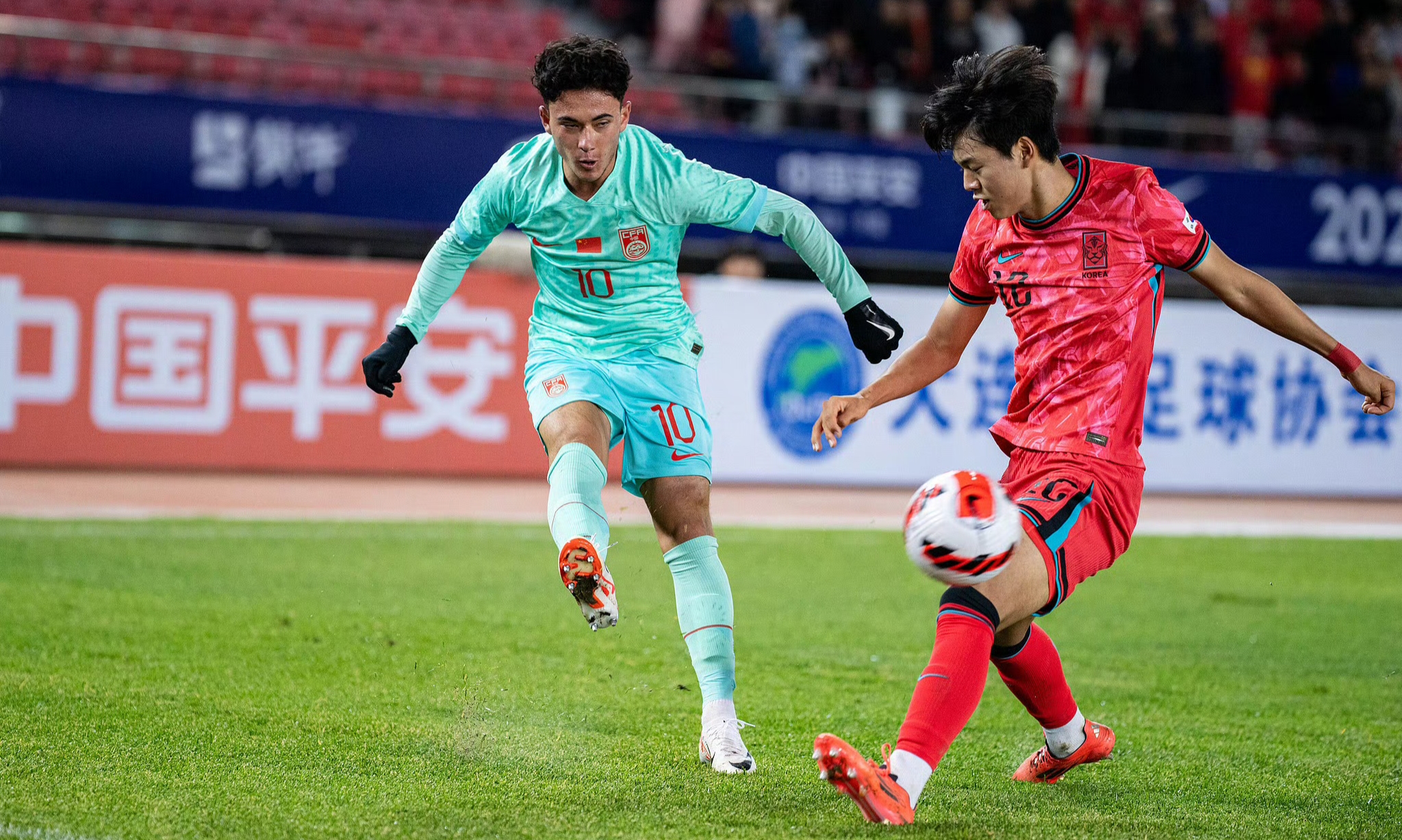 足球比赛中的意外之喜持续上演 足球比赛中的意外之喜持续上演