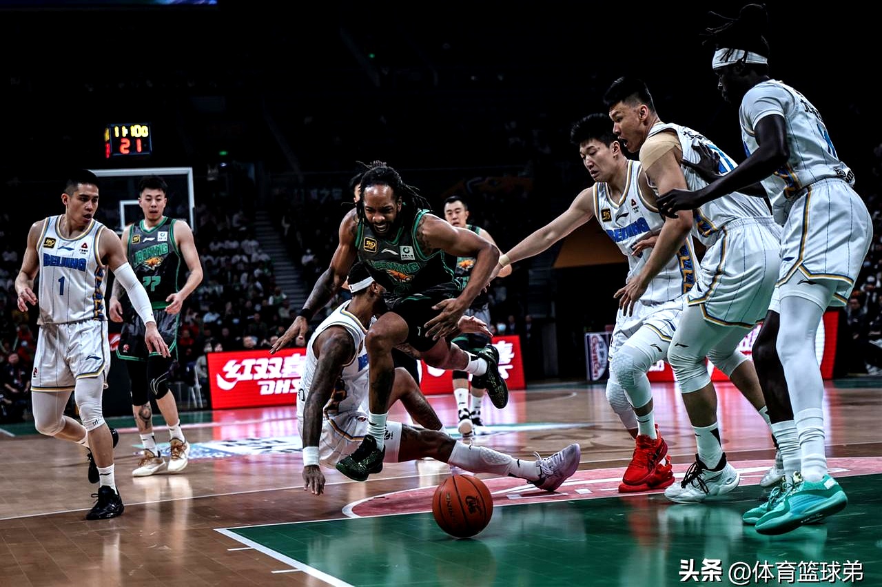 od体育地址-队员变化！球队后卫领袖回归训练场，士气大增的简单介绍