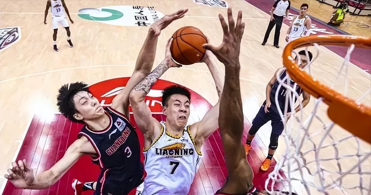 关于职业篮球赛事备受瞩目,球队竞争激烈赛况精彩的信息 关于职业篮球赛事备受瞩目,球队竞争激烈赛况精彩的信息