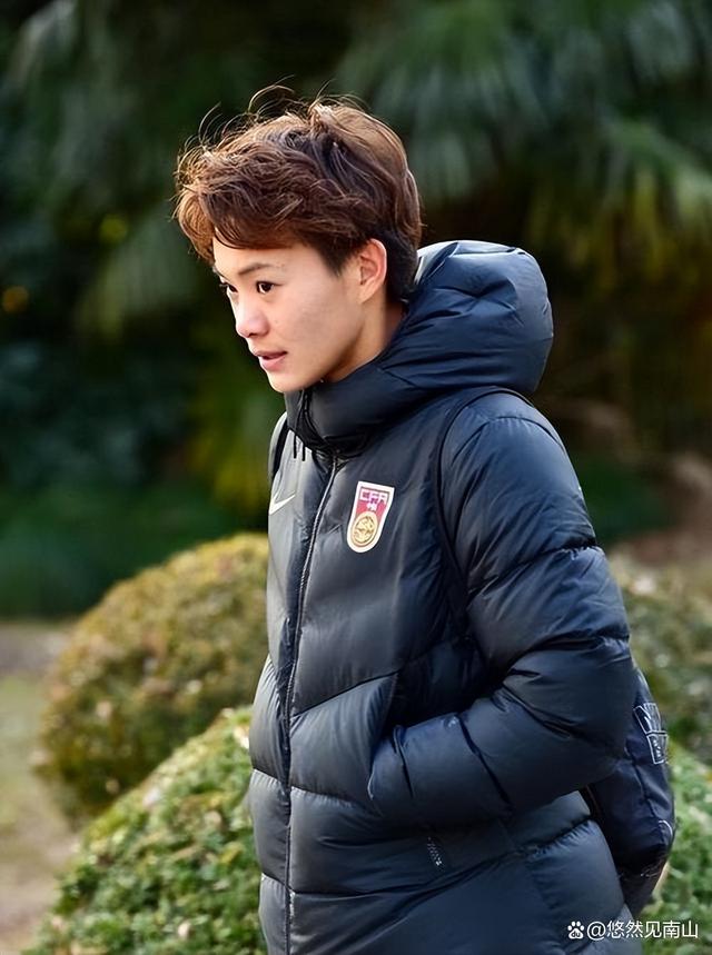 战斗在赛场上,女足队员志在必得的简单介绍 战斗在赛场上,女足队员志在必得的简单介绍