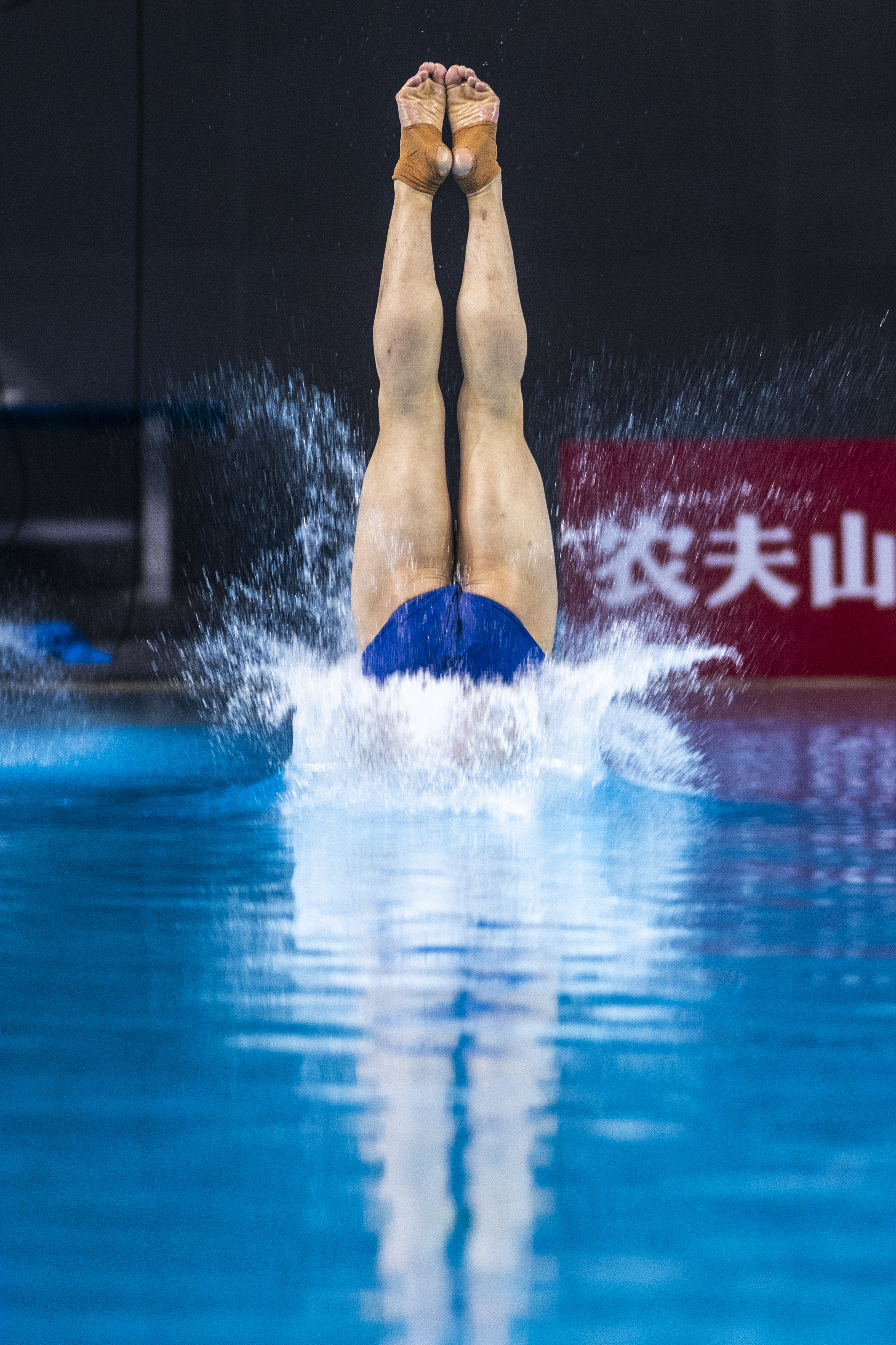 跳水项目中惊险一幕,选手完美表现夺冠的简单介绍 跳水项目中惊险一幕,选手完美表现夺冠的简单介绍