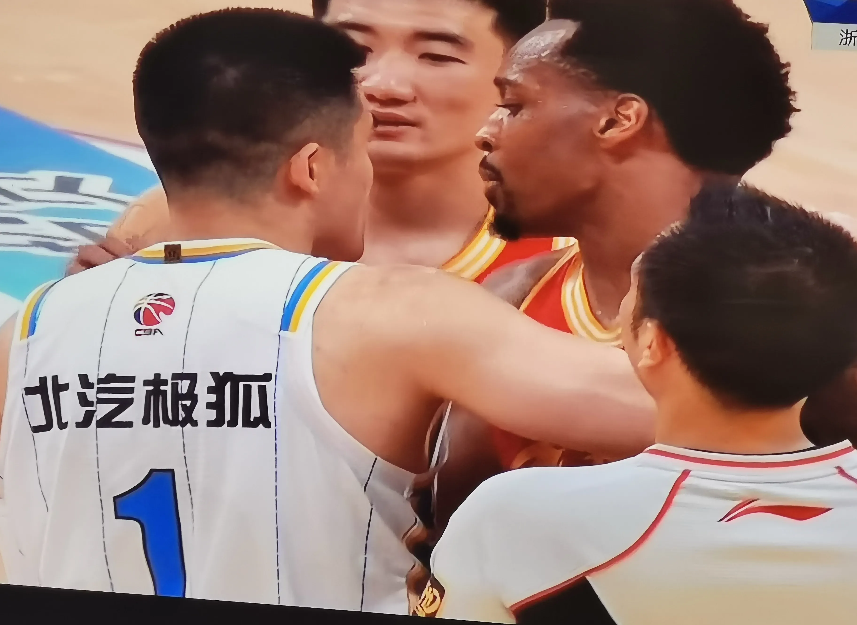 od体育官网登录网址-包含裁判判罚争议！球队主教练怒斥媒体批评的词条