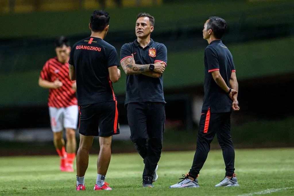 淘汰赛强行突围,领先步入半决赛 淘汰赛强行突围,领先步入半决赛